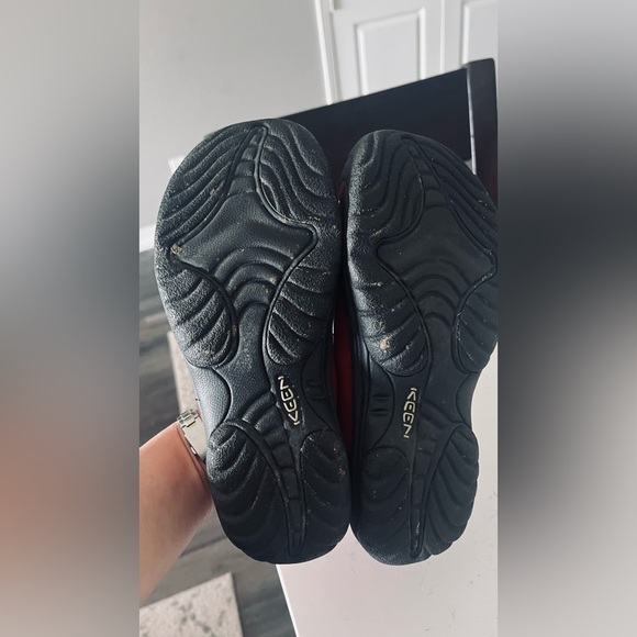 Keen Sydney Mary Jane Shoes Red Leather Casual size 9.5 - Picture 3 of 8